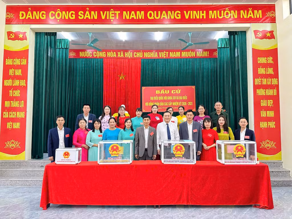 Tính đến 10 giờ ngày 15/3, phường Hoành Bồ đã có 10/30 khu vực bỏ phiếu đạt 100% tỷ lệ cử tri đi bầu cử.
