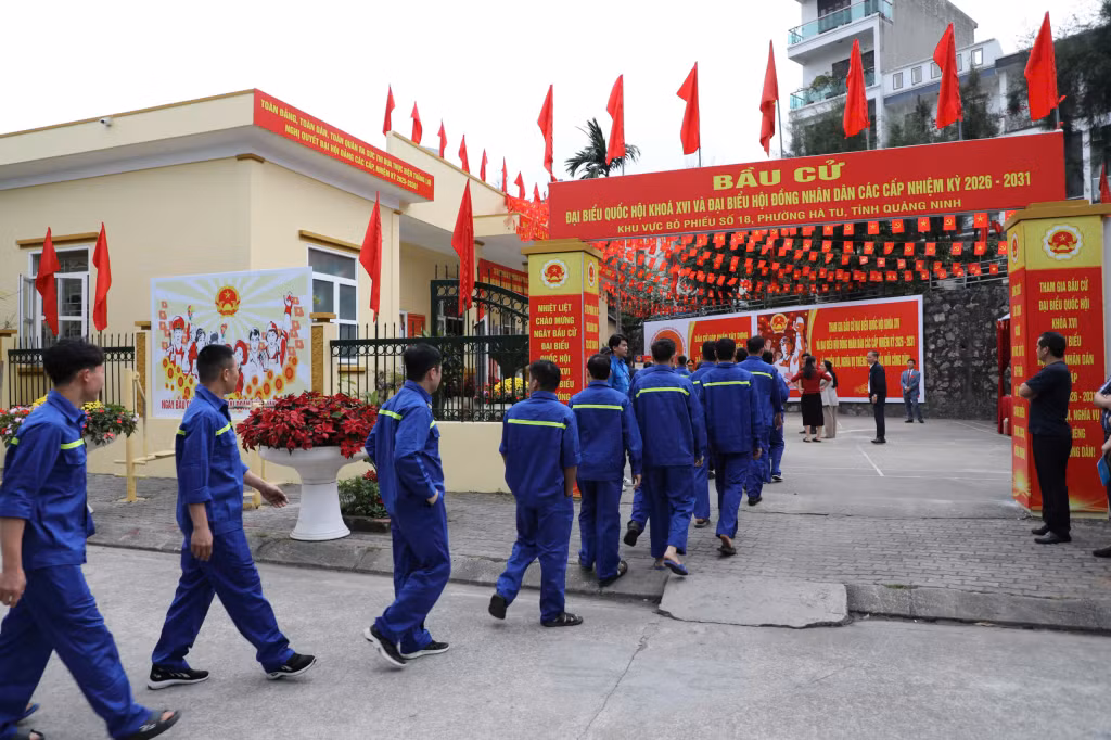 Tại khu vực bỏ phiếu số 18, đơn vị bầu cử số 7, khu phố Hà Tu 3, phường Hà Tu, có gần 1.500 cử tri của phường Hà Tu, trong đó hơn 60% là cán bộ, công nhân, lao động ngành Than.