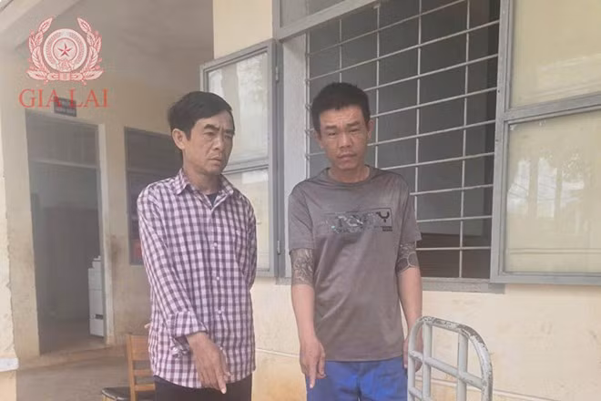 Đối tượng Phước và Phương tại cơ quan công an. Ảnh: Công an