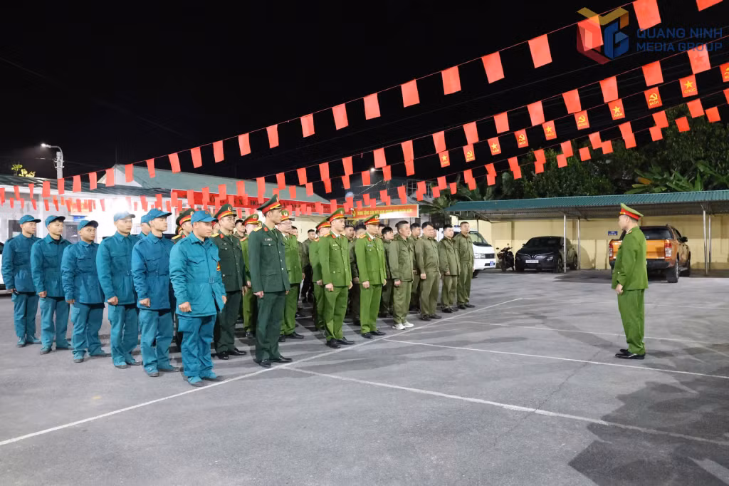 Lực lượng vũ trang xã Hoành Mô phối hợp tổ chức tuần tra, kiểm soát trong dịp Tết Nguyên đán.