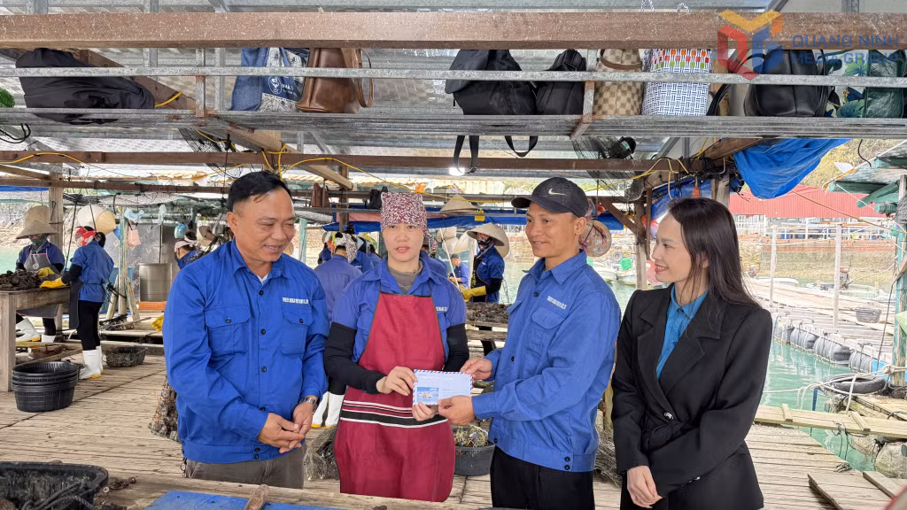 Công đoàn Công ty TNHH Taiheiyo Shinju Việt Nam trao hỗ trợ hàng tháng cho chị 