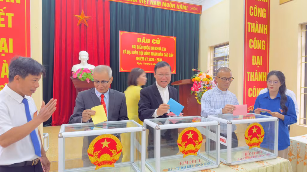 Cử tri khu phố Hiệp Hoà 10, phường Hiệp Hoà, nơi 100% giáo dân sinh sống tham gia bỏ phiếu tại khu vực bỏ phiếu số 21, phường Hiệp Hòa.