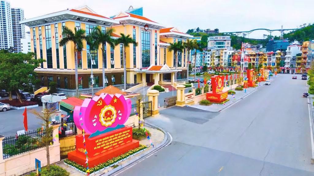 Hôm nay, hơn 1 triệu cử tri Quảng Ninh đi bỏ phiếu bầu đại biểu Quốc hội khoá XVI và đại biểu Hội đồng nhân dân các cấp nhiệm kỳ 2026-2031 ảnh 1