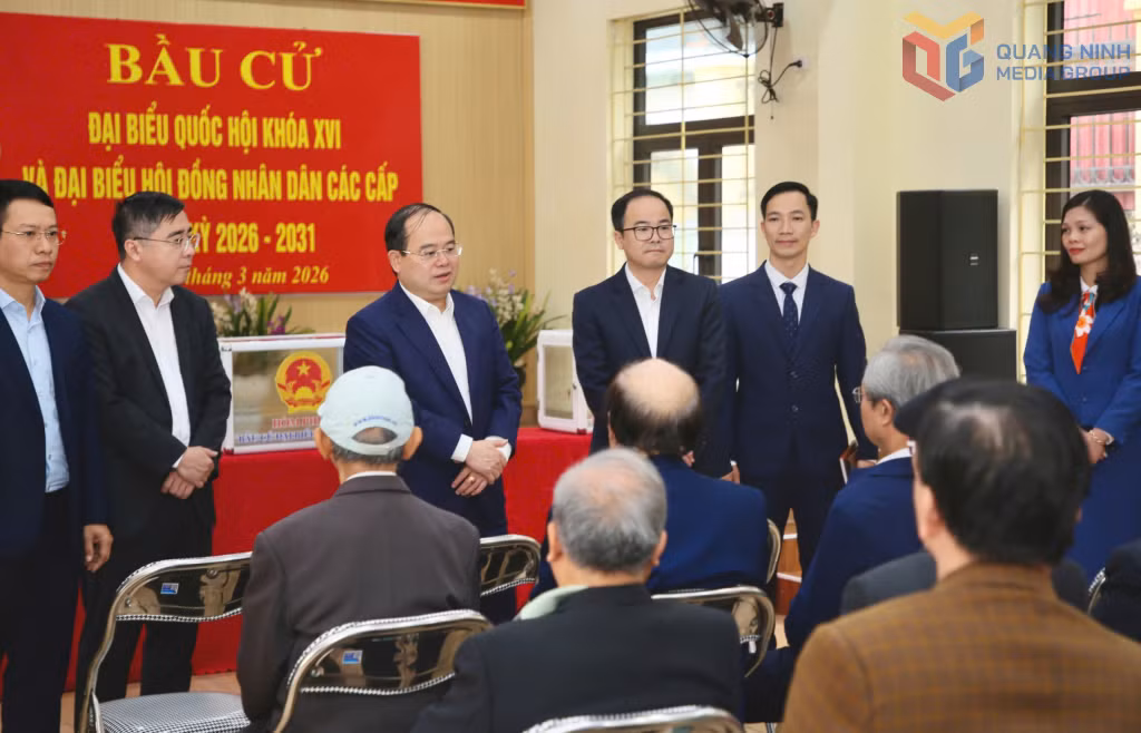 Đồng chí Quản Minh Cường, Ủy viên Trung ương Đảng, Bí thư Tỉnh ủy, Trưởng Đoàn ĐBQH tỉnh, Trưởng BCĐ, Chủ tịch Ủy ban bầu cử tỉnh kiểm tra công tác chuẩn&nbsp;