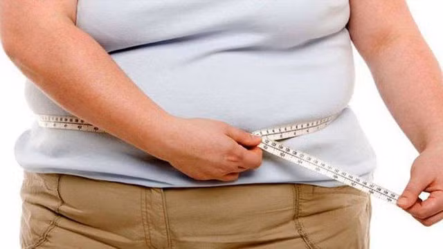 Béo vùng bụng làm tăng nguy cơ mắc bệnh tim mạch sau tuổi 40.
