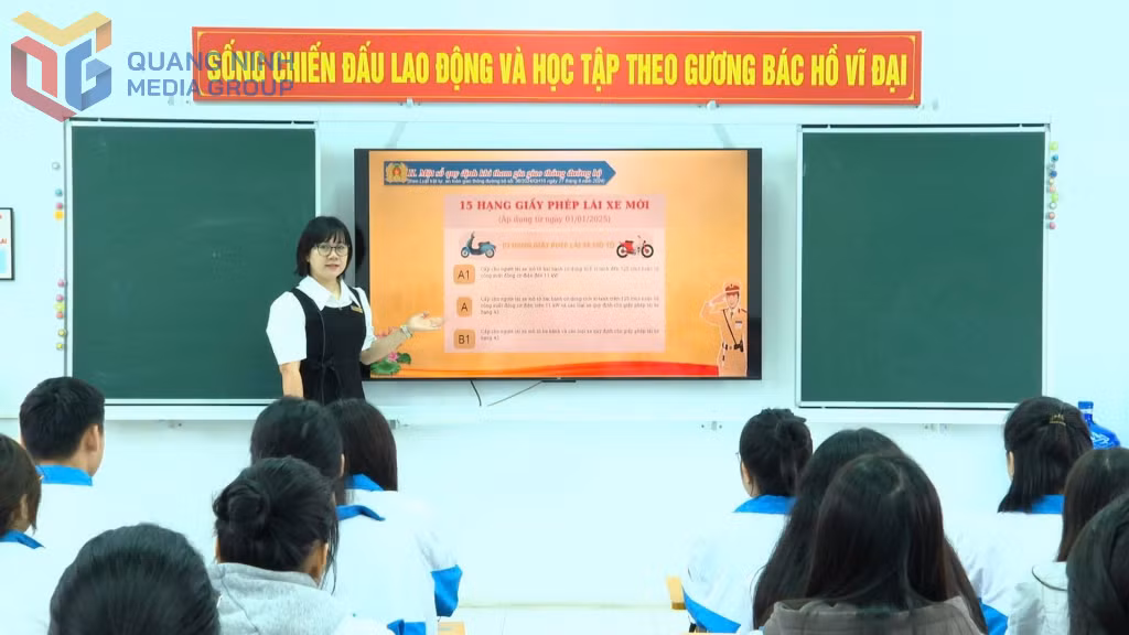 Các tiết học đa dạng và bằng nhiều ví dụ sinh động giúp cho học sinh tiếp xúc nhiều hơn với các quy định pháp luật hiện hành.