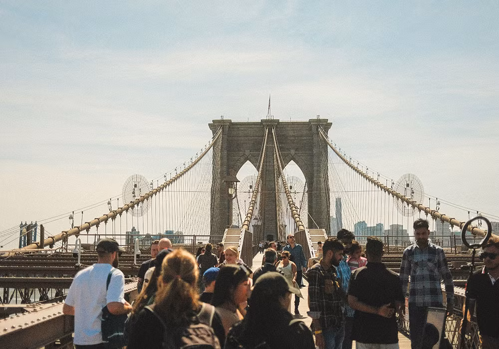 Cầu Brooklyn là một trong những cây cầu treo lâu đời nhất nước Mỹ. (Ảnh: kevin snow)