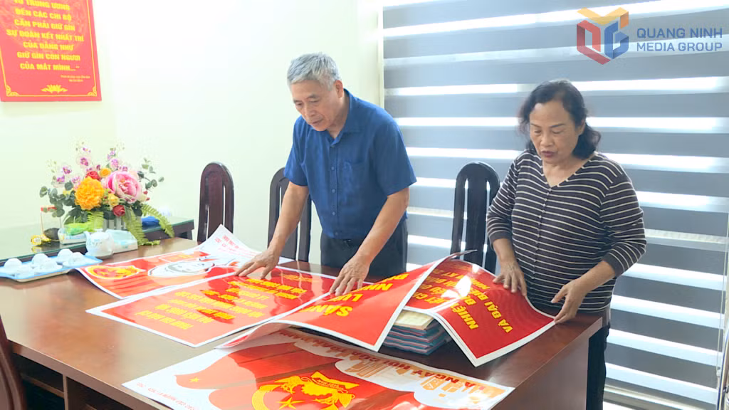 Tổ bầu cử số 14 (phường Hạ Long) rà soát lại công tác tuyên truyền Cuộc bầu cử đại biểu Quốc hội khóa XVI và đại biểu HĐND các cấp, nhiệm kỳ 2026-2031.