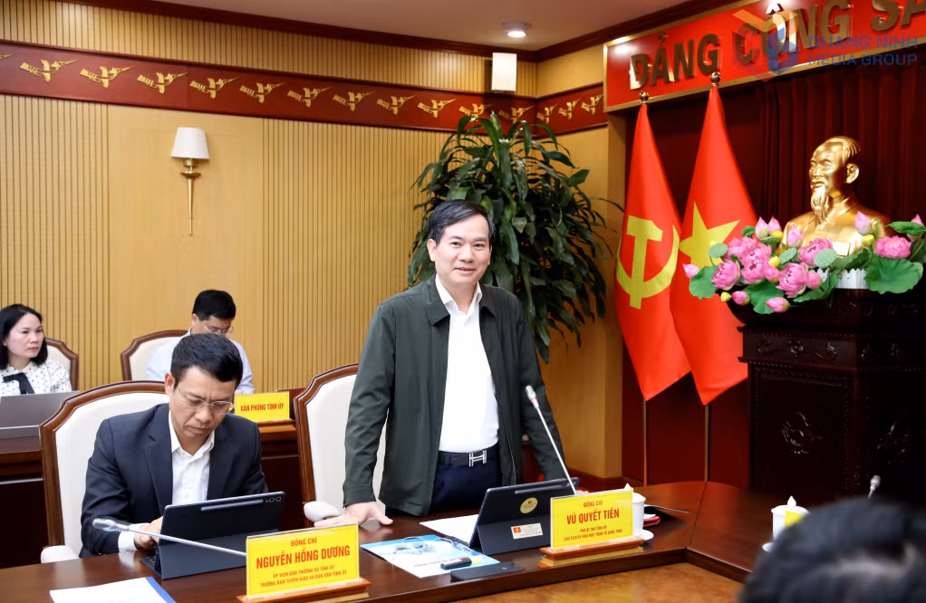 Đồng chí Vũ Quyết Tiến, Phó Bí thư Tỉnh ủy, Chủ tịch Ủy ban MTTQ tỉnh, phát biểu tại buổi làm việc.