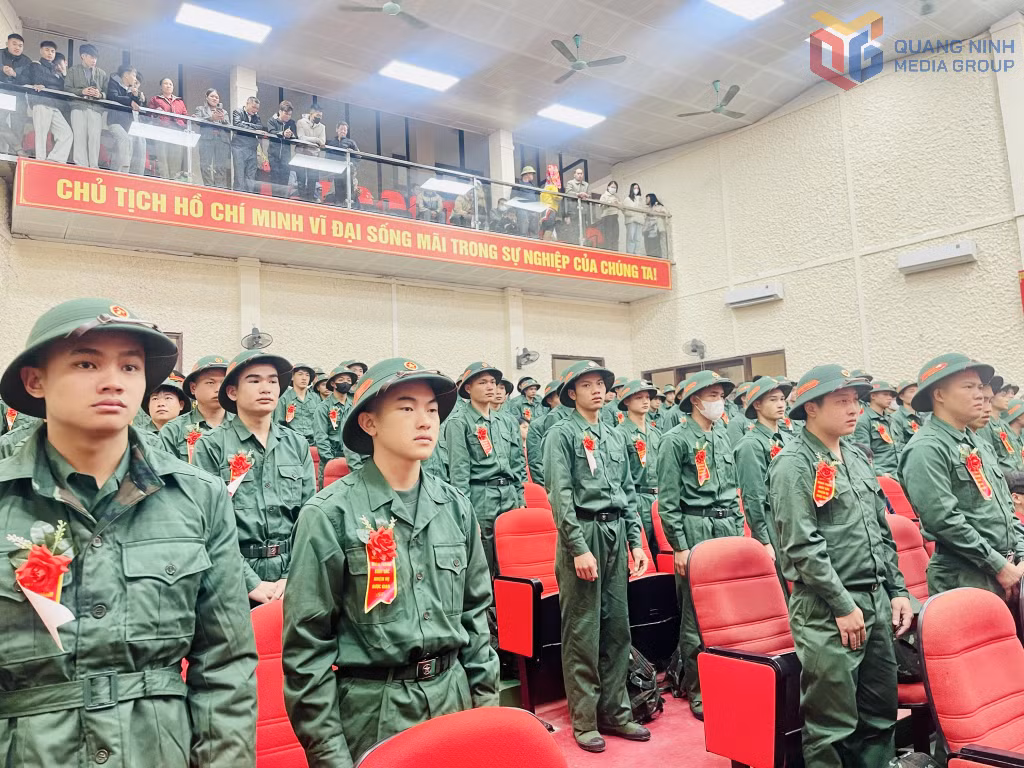 Tại điểm giao, nhận quân số 3, Ban Chỉ huy PTKV 2 - Bình Liêu có 126 tân binh ưu tú của 3 xã (Hoành Mô, Bình Liêu và Lục Hồn) lên đường nhập ngũ.