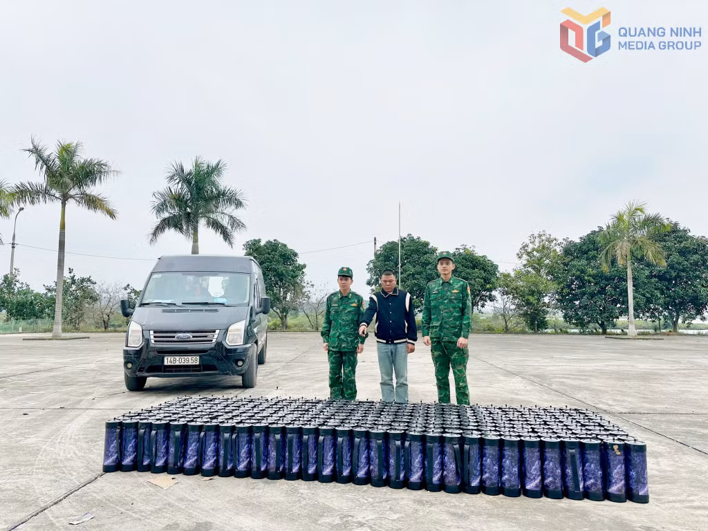 Đối tượng Hoàng Văn Bình và tang vật.