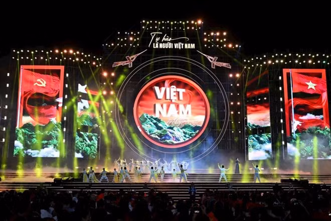 Bộ Chính trị thống nhất chọn ngày 24/11 hằng năm là "Ngày Văn hóa Việt Nam”. Ảnh: Ban tổ chức Chương trình nghệ thuật đặc biệt “Tự hào là người Việt Nam”
