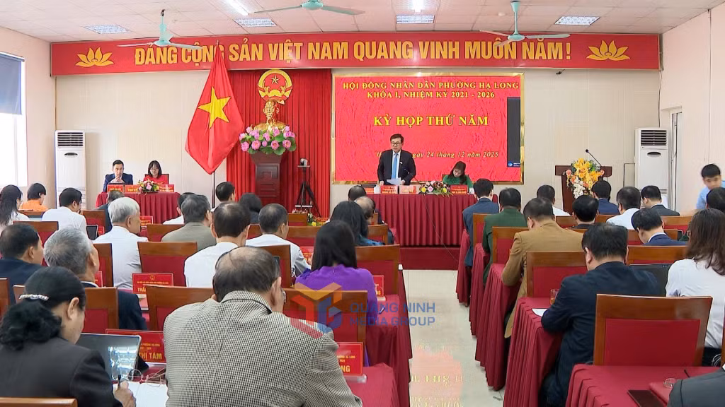 Kỳ họp Hội đồng nhân dân cấp cơ sở tại Quảng Ninh – nơi các quyết sách gắn trực tiếp với đời sống Nhân dân được thảo luận và quyết định.