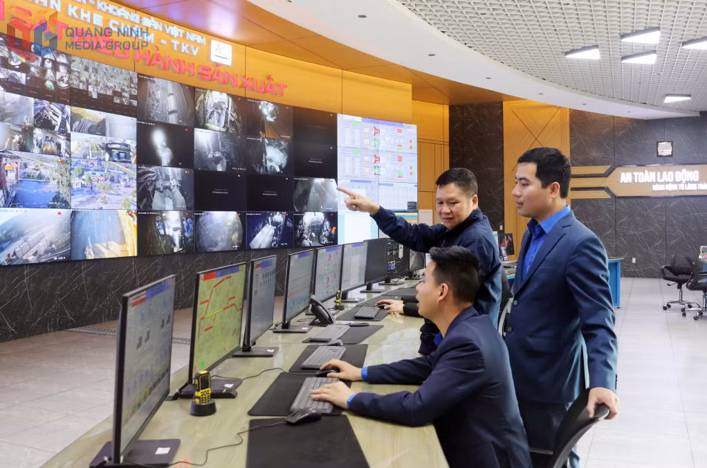 ĐVTN Công ty Than Khe Chàm xung kích làm chủ công nghệ, vận hành hiệu quả hoạt động Trung tâm giám sát điều hành sản xuất.