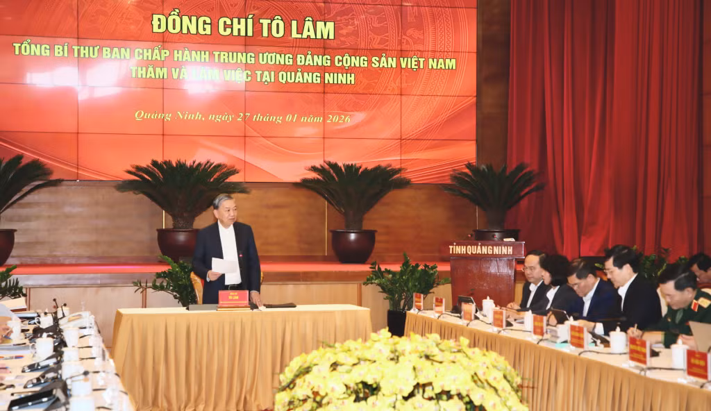 ...Trong bối cảnh chung và thách thức riêng của tỉnh, đồng chí Tổng Bí thư yêu cầu Quảng Ninh phải chọn một số "đầu việc quốc gia" để làm mẫu, tạo chuẩn mực trên tinh thần xuyên suốt là chọn đúng việc, làm ra kết quả cụ thể, tránh nghị quyết nhiều nhưng hành động phân tán. Qua đó vừa thúc đẩy phát triển của tỉnh, vừa cung cấp luận cứ thực tiễn cho Trung ương trong tổ chức thực hiện Nghị quyết Đại hội XIV trên phạm vi cả nước.