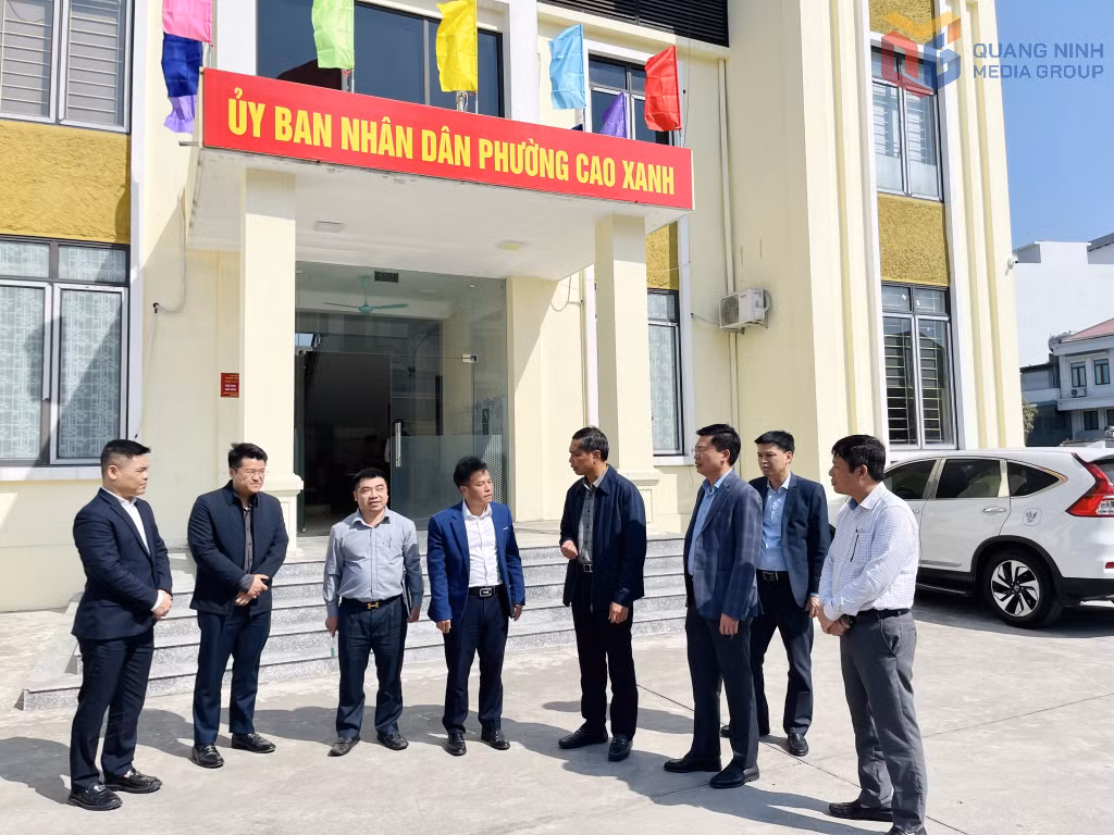Đồng chí Phó Chủ tịch Thường trực UBND tỉnh yêu cầu phường Cao Xanh phải thành lập Ban giám sát cộng đồng, có trách nhiệm tiếp nhận thông tin liên quan đến hợp đồng góp vốn của các hộ.