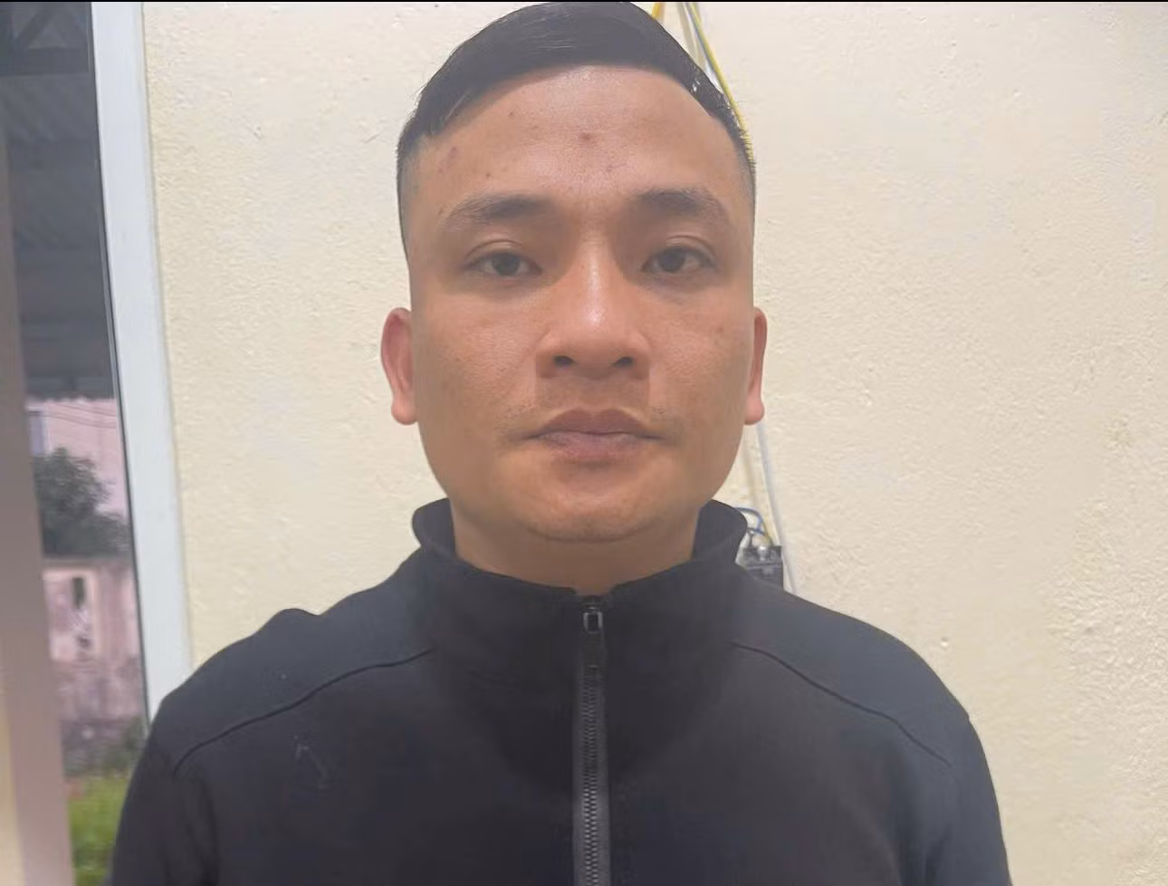 Bắt giữ đối tượng Nguyễn Văn Xiêm về hành vi lừa đảo, chiếm đoạt tài sản. Ảnh: Công an Thanh Hóa