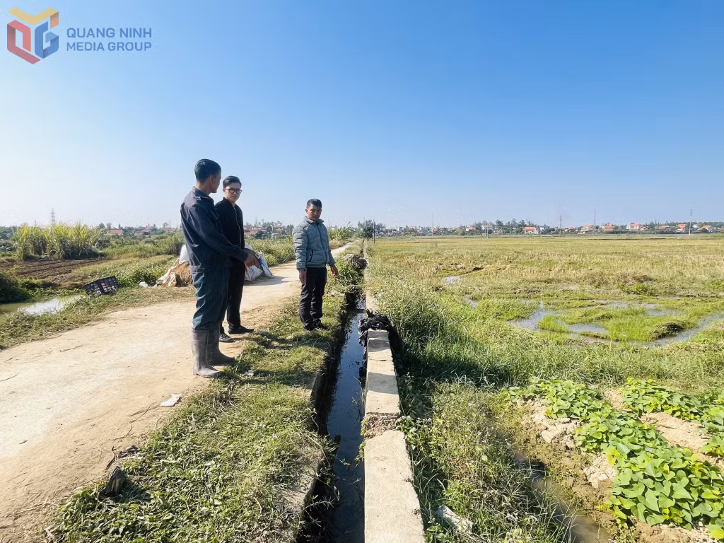 Người dân mong muốn chính quyền địa phương và đơn vị quản lý sớm có giải pháp khắc phục các đoạn kênh bị nứt gãy.