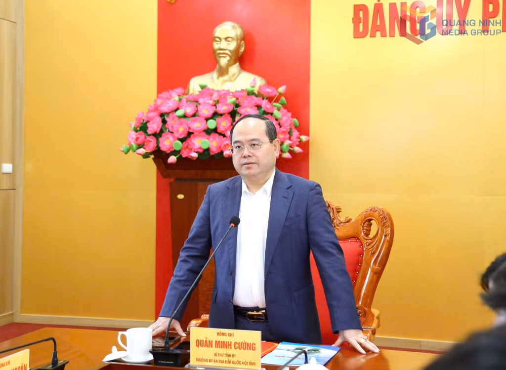 Đồng chí Bí thư Tỉnh ủy, Trưởng Đoàn ĐBQH tỉnh kết luận buổi làm việc.