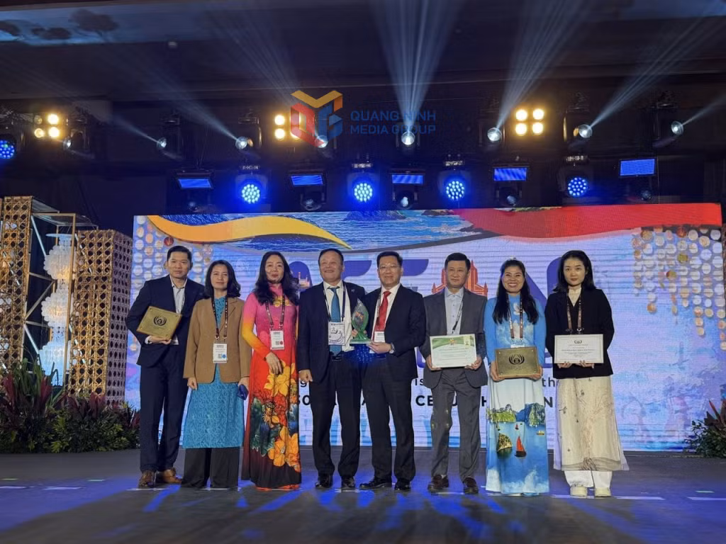 Tỉnh Quảng Ninh có 3 đơn vị gồm: đặc khu Cô Tô nhận Giải thưởng Điểm đến du lịch thân thiện với môi trường ASEAN 2026; Khách sạn nghỉ dưỡng Legacy Yên Tử – MGallery nhận Giải thưởng Khách sạn Xanh ASEAN 2026 và Khách sạn Hoàng Gia Hạ Long nhận Giải thưởng Cơ sở MICE ASEAN, hạng mục phòng họp.