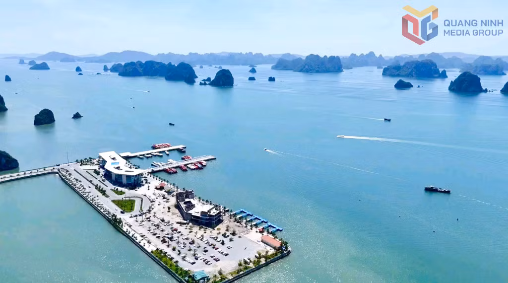 Bến cảng cao cấp Ao Tiên.