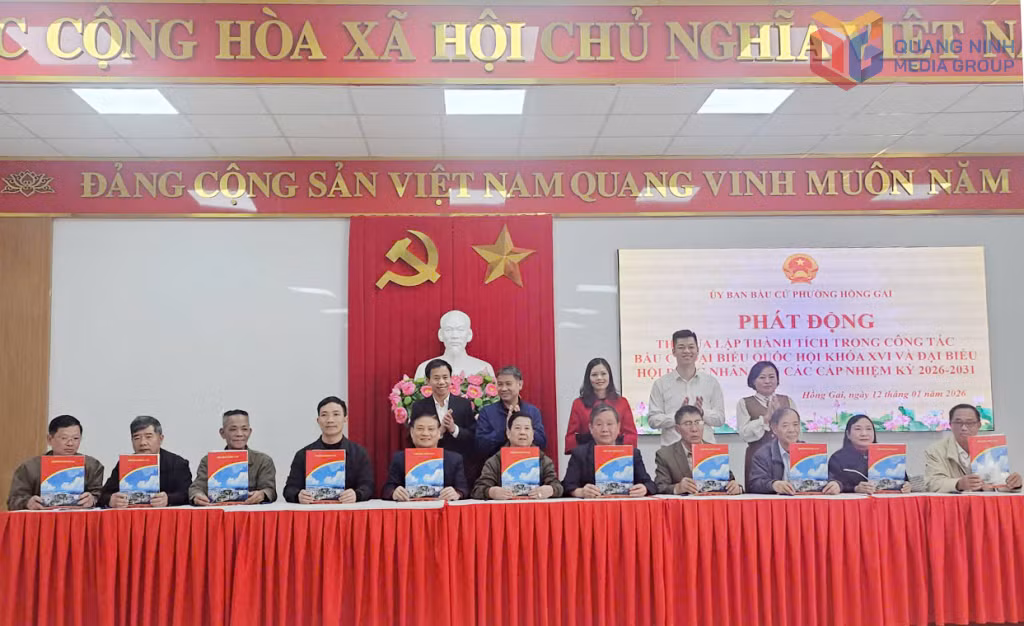 Các tổ bầu cử trên địa bàn phường Hồng Gai ký giao kết thi đua lập thành tích trong công tác bầu cử đại biểu Quốc hội khóa XVI và đại biểu HĐND các cấp, nhiệm kỳ 2026 – 2031.