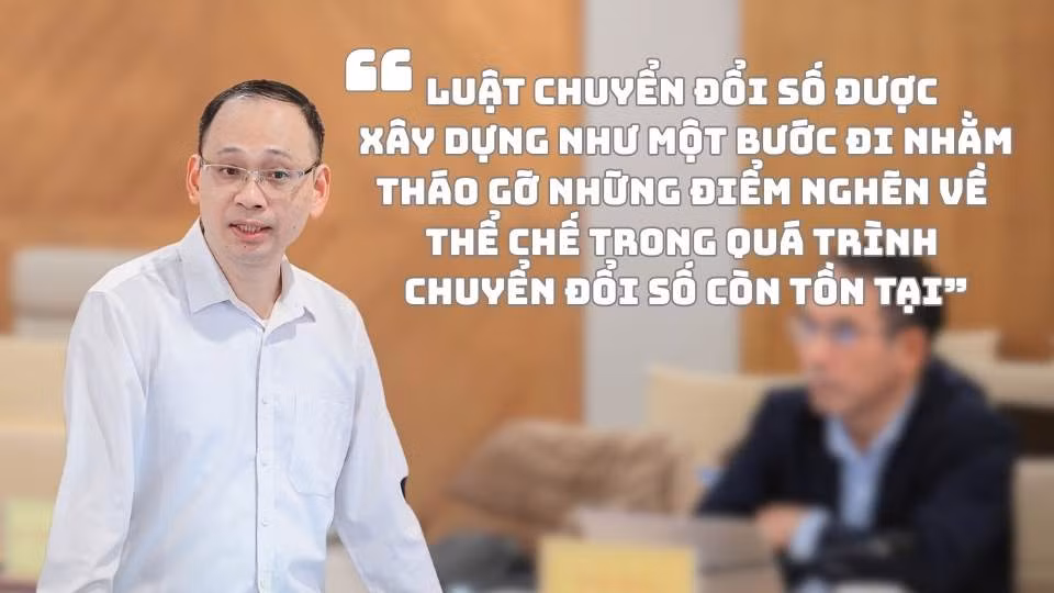Ông Trần Quốc Tuấn - Trưởng phòng quản lý đầu tư, Cục Chuyển đổi số quốc gia (Bộ Khoa học và Công nghệ) chia sẻ về Luật Chuyển đổi số. Ảnh + Đồ họa: Hạo Thiên