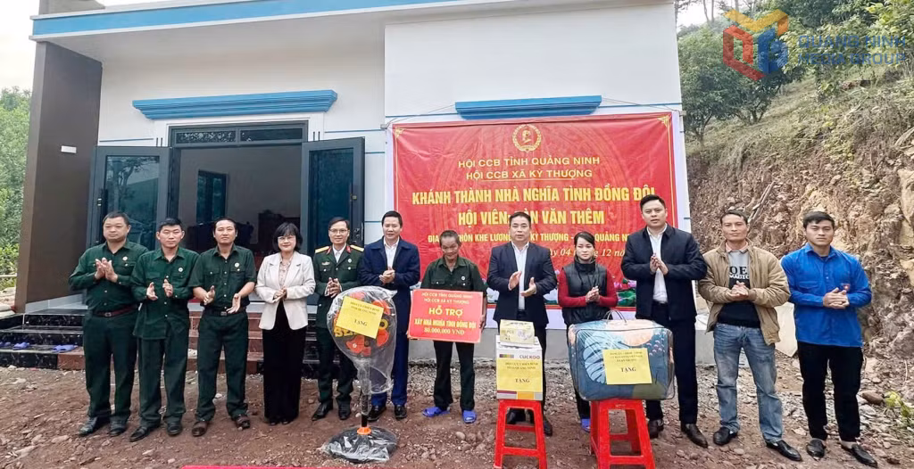 Hội CCB xã Kỳ Thường cùng MTTQ đoàn thể xã khánh thành nhà 