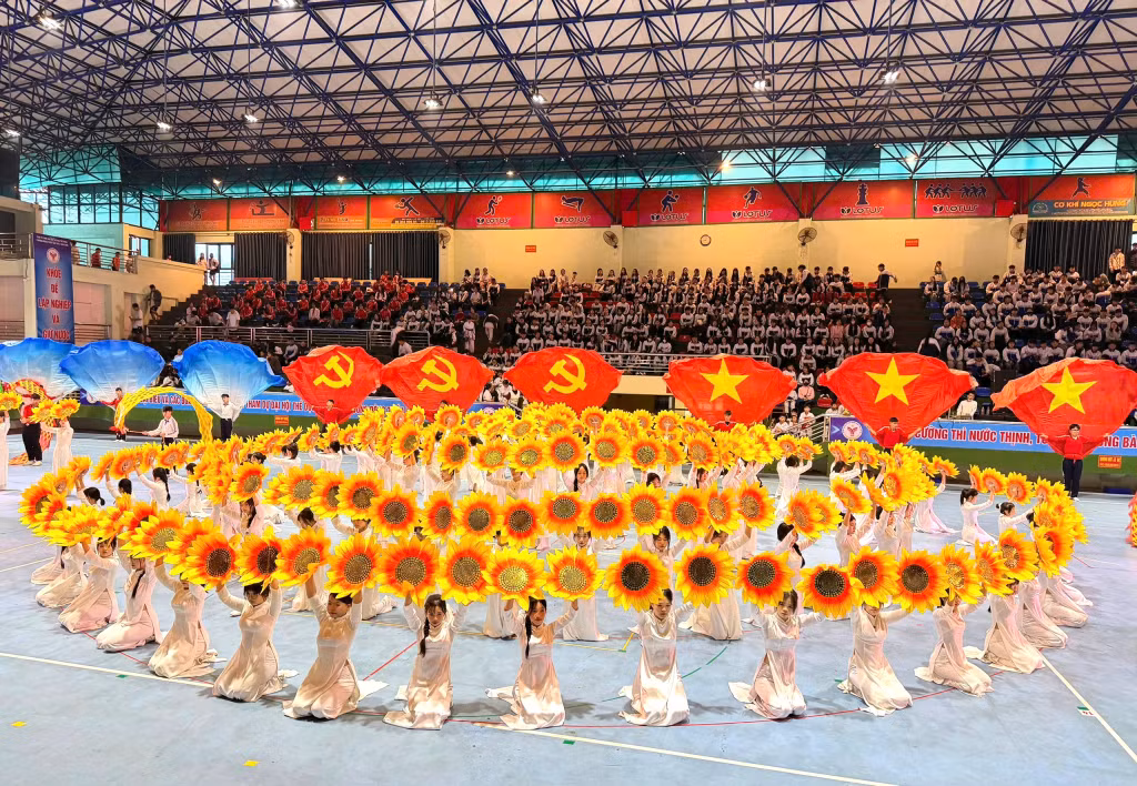 Đây là sự kiện văn hóa - thể thao chào mừng các ngày lễ lớn của đất nước và Đại hội đại biểu toàn quốc lần thứ XIV của Đảng.