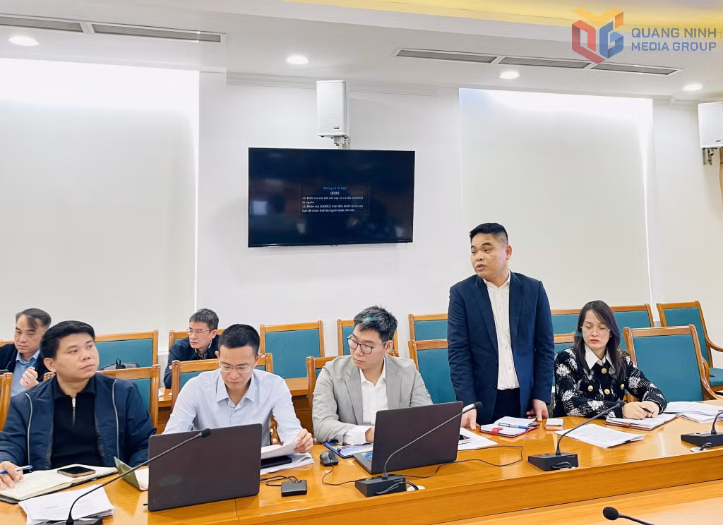 Đại diện chủ đầu tư báo cáo tiến độ triển khai dự án.