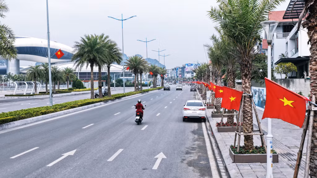 trên khắp các tuyến đường trung tâm
