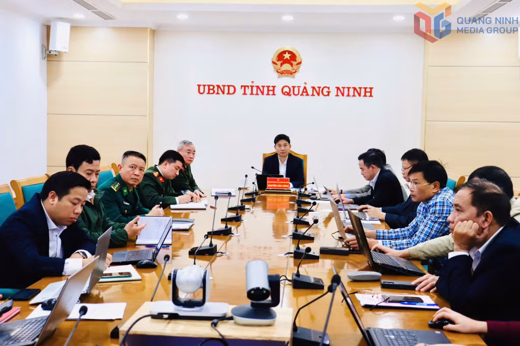 Các đại biểu dự tại điểm cầu Quảng Ninh.