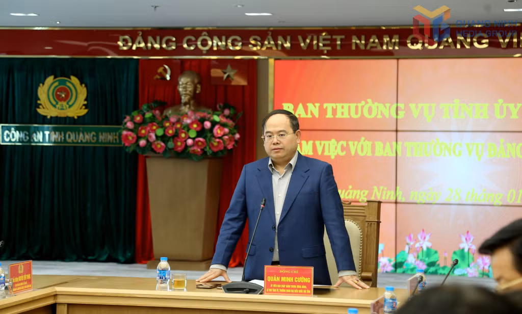 Đồng chí Quản Minh Cường, Ủy viên Trung ương Đảng, Bí thư Tỉnh ủy, Trưởng Đoàn ĐBQH tỉnh, phát biểu chỉ đạo tại buổi làm việc.