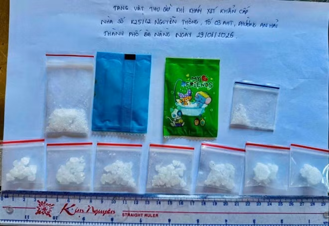 Tang vật thu được. Ảnh: Doãn Quang