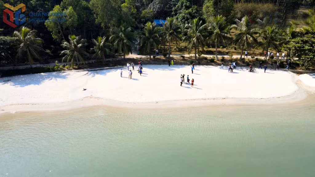 Du lịch Quảng Ninh tích cực khảo sát các điểm đến, mở rộng hành trình khám phá trên vịnh Bái Tử Long, tăng sức hút cho du lịch biển đảo.