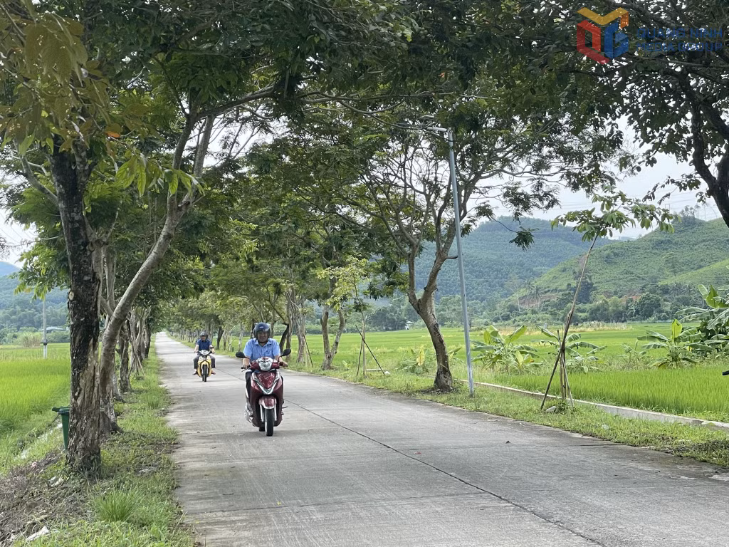 Tuyến đường nông thôn mới xanh, sạch, đẹp tại xã Quảng La.