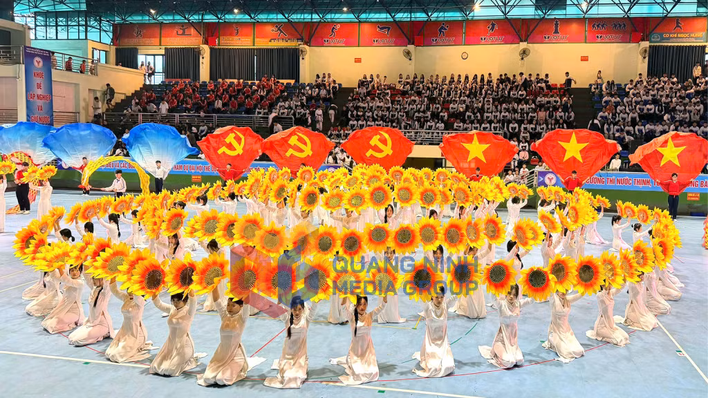 Đây là sự kiện văn hóa - thể thao chào mừng các ngày lễ lớn của đất nước và Đại hội đại biểu toàn quốc lần thứ XIV của Đảng (1-2026). Ảnh: Mai Linh
