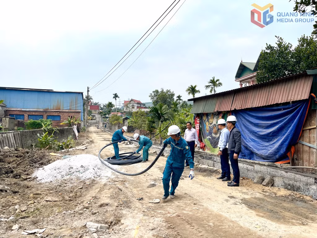 Xí nghiệp nước Uông Bí tiến hành cải tạo, thay mới trên 35km đường ống cấp nước nhằm khắc phục dứt điểm tình trạng bục vỡ, rò rỉ, xâm nhập chất bẩn và nâng cao mỹ quan đô thị.