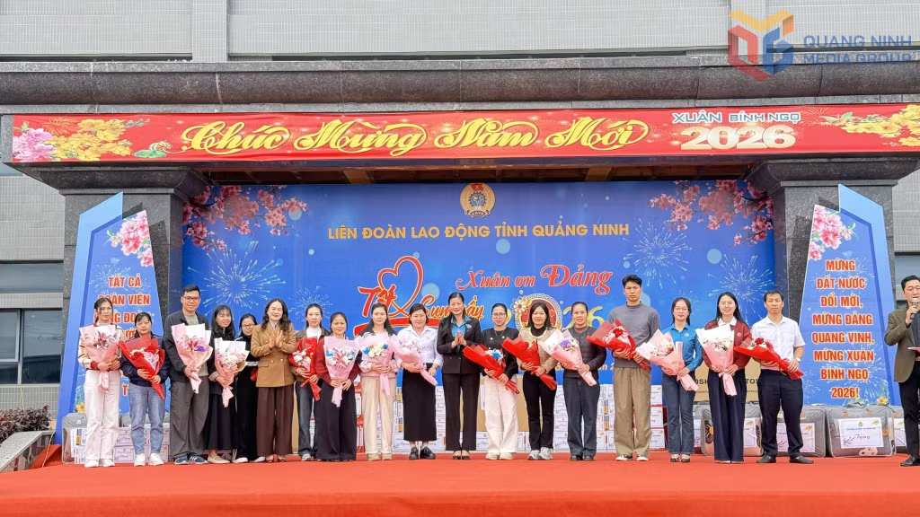 LĐLĐ tỉnh Quảng Ninh đã biểu dương, ghi nhận các đơn vị, doanh nghiệp tiêu biểu đã tích cực phối hợp với tổ chức công đoàn trong công tác chăm lo cho người lao động.