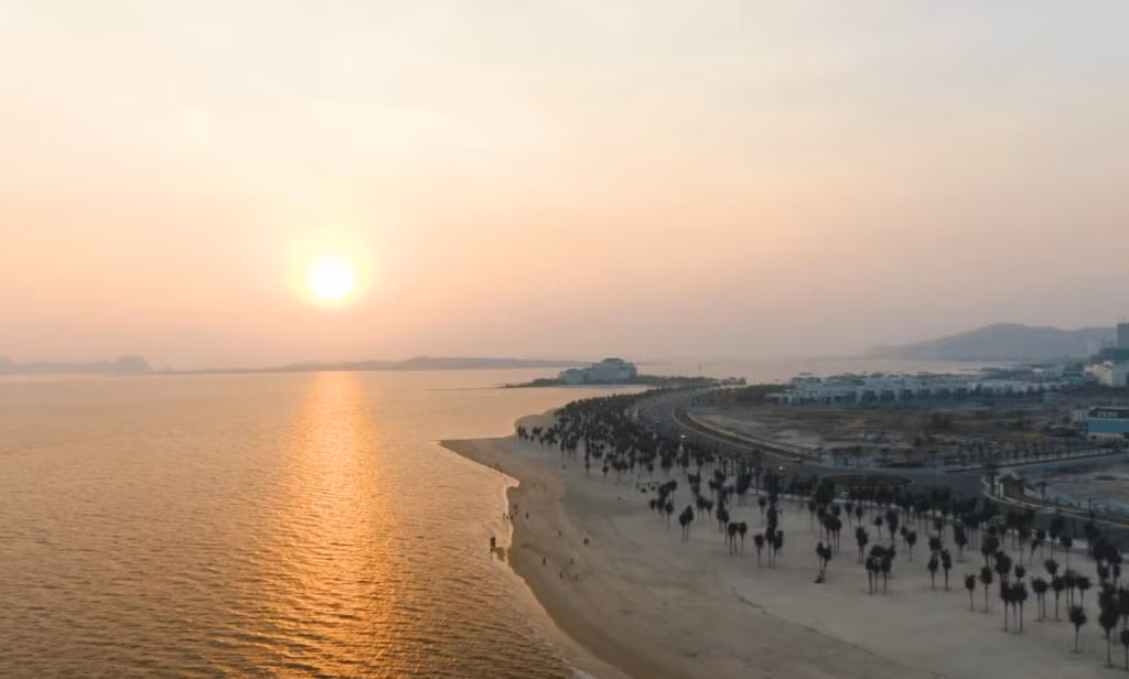 Biển Bãi Cháy là biển nhân tạo đẹp tại Quảng Ninh