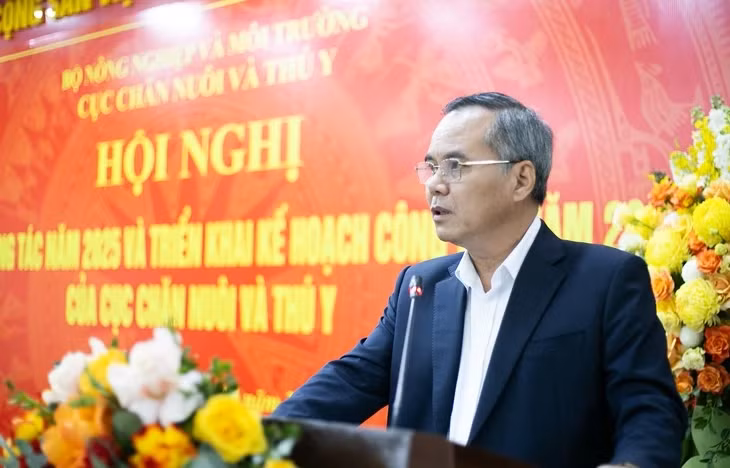 Ông Phạm Kim Đăng, Phó cục trưởng Cục Chăn nuôi và Thú y, báo cáo tại hội nghị - Ảnh: C. TUỆ
