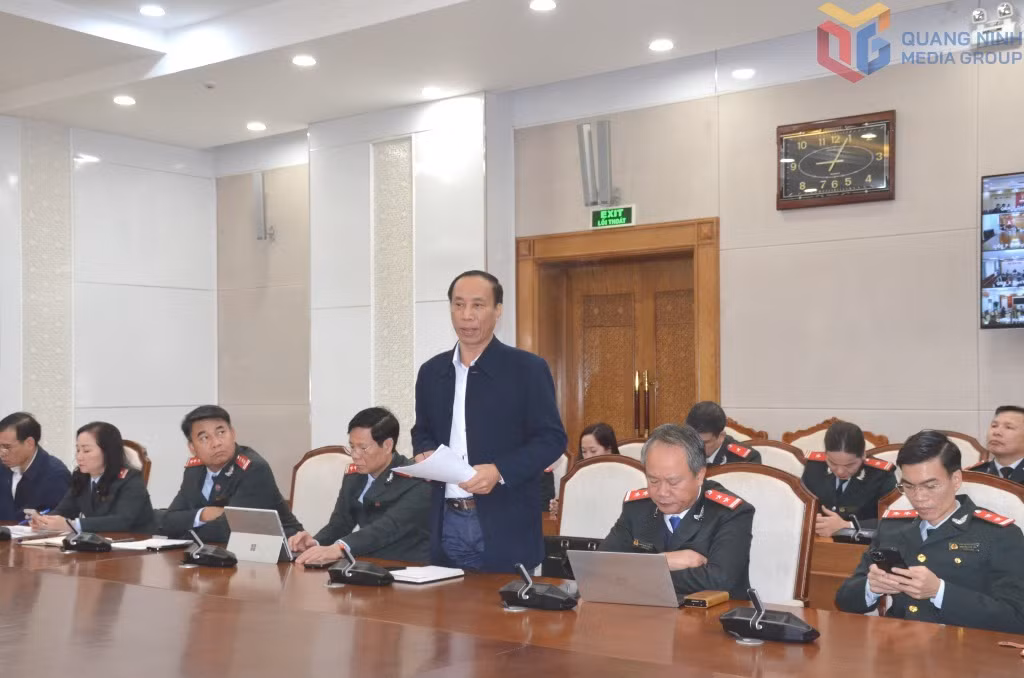 Trưởng Ban Tiếp công dân tỉnh tham luận tại hội nghị.
