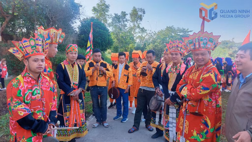 Người Dao Lô Gang thực hiện nghi lễ cầu mùa đầu năm.