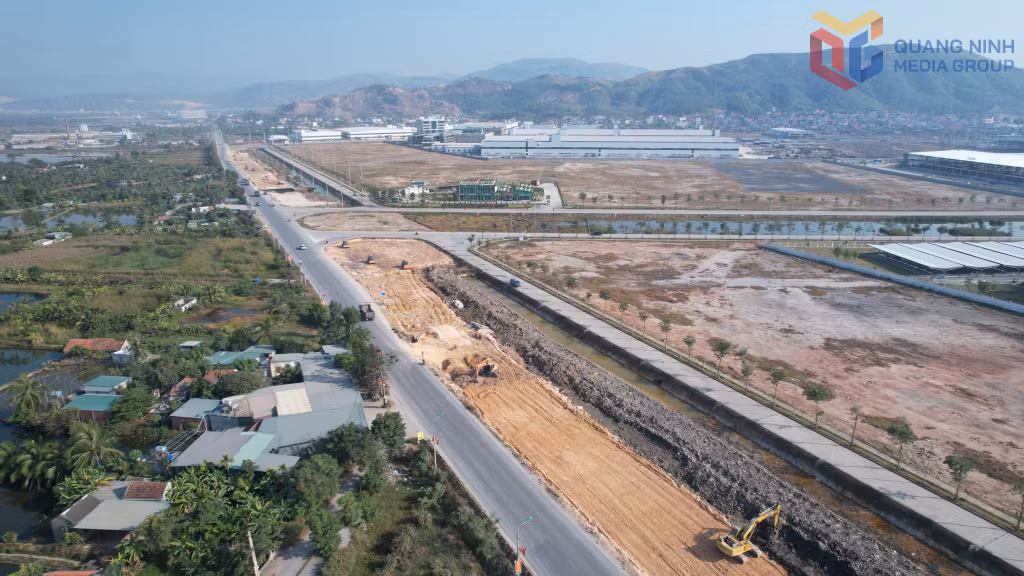 Chủ đầu tư và đơn vị nhà thầu tập trung nhân lực, thiết bị tăng tốc thi công dự án cải tạo nâng cấp đường tỉnh 338 đoạn nối đường dẫn cầu Bến Rừng với đường QL18