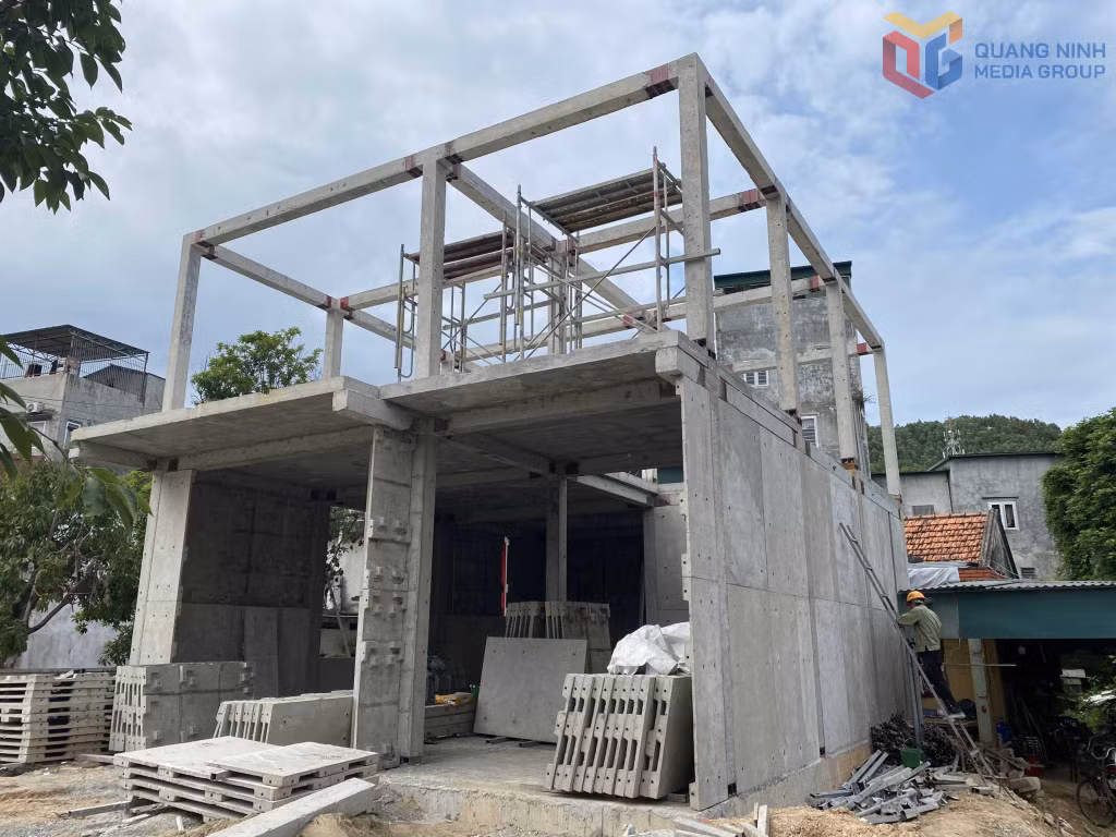 Thi công lắp ghép công trình nhà ở tại phường Tuần Châu của Công ty TNHH Khoa học kỹ thuật SPAN.