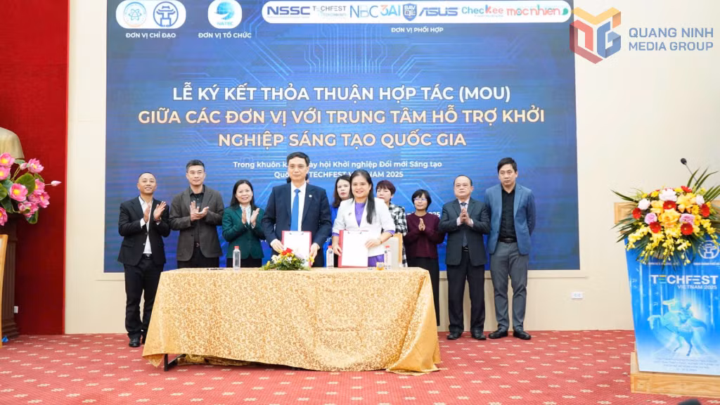 Lãnh đạo Sở KH&amp;CN tỉnh Quảng Ninh ký kết thỏa thuận hợp tác với Cộng đồng Công nghệ Sinh thái Ecotech – Techfest Vietnam trong khuôn khổ Ngày hội Techfest Việt Nam 2025.
