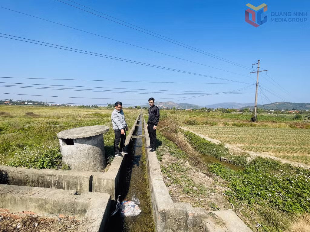 Tình trạng xuống cấp tại tuyến kênh N8 ảnh hưởng không nhỏ đến sản xuất nông nghiệp của các hộ dân khu Hợp Thành và khu Trại Cau (phường Hiệp Hoà).