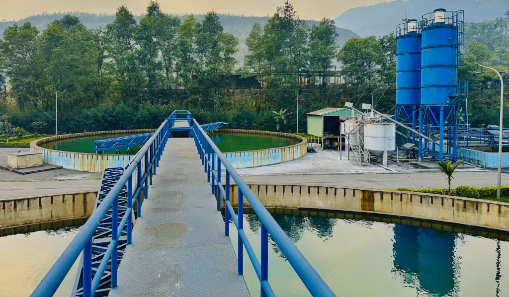 Trạm xử lý nước thải Tràng Khê công suất 1.600m3/h của Công ty TNHH MTV Môi trường - TKV. Ảnh: Hoàng Yến