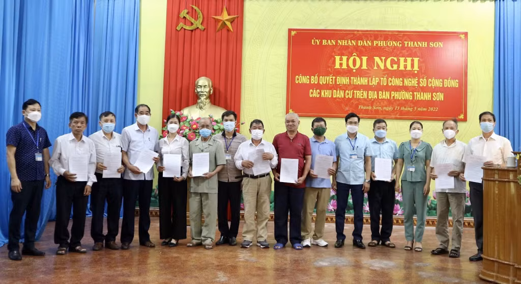 Phường Thanh Sơn (TP Uông Bí) công bố quyết định thành lập Tổ CNSCĐ tại 11 khu dân cư trên địa bàn. Ảnh: Hồng Nhung (Trung tâm TT-VH Uông Bí)