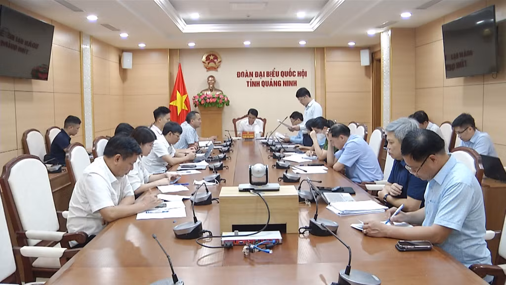 Quang cảnh buổi làm việc.